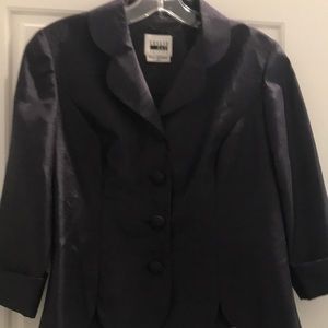 Navy suit Leslie Fay size 6 P. Floral print skirt. Cloth buttons on jacket.